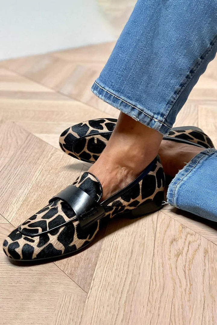 Nora | Unikke loafers med lav hæl" can be rewritten as "Nora | Unikke loafers med lav hælhøjde.
