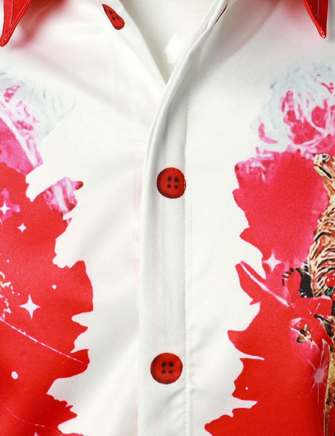 Juleinspireret rød herreskjorte med knap-ned og lange ærmer - perfekt til ferien