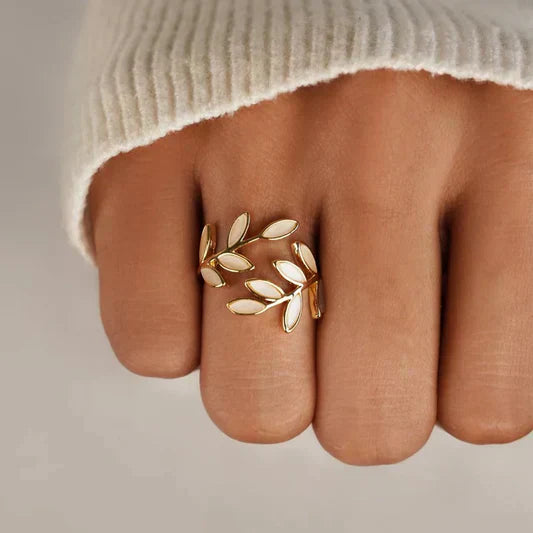 Justerbar Ring med Hvid Opal Blad