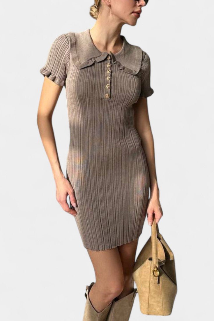 "Tanja | Strikket Kjole" can be rewritten as "Tanja | Strikket Kjole i Stilren Design".